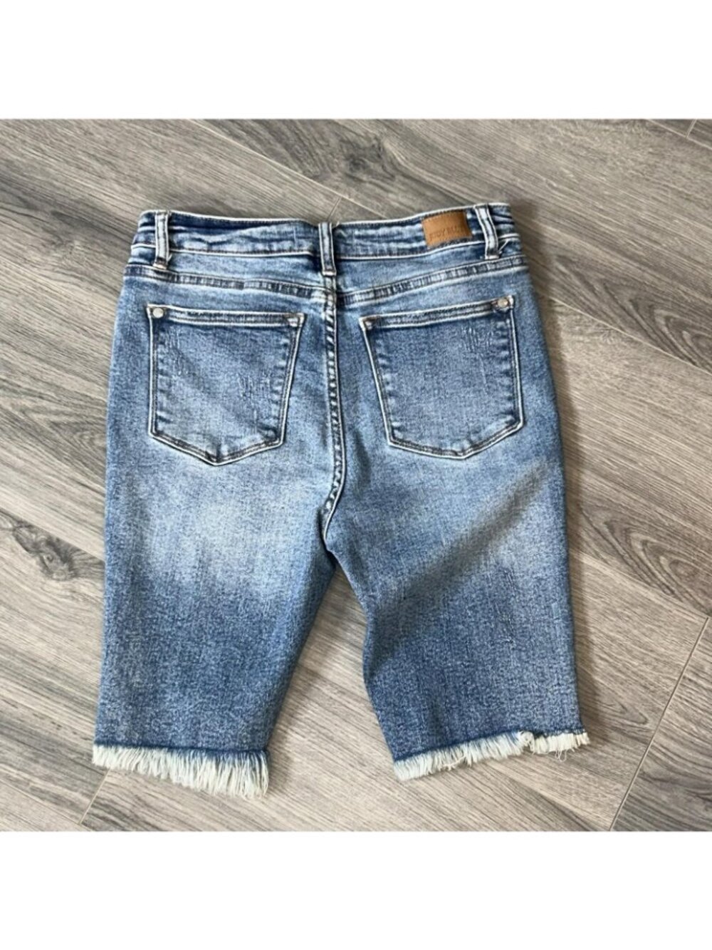 Judy Blue Shorts Womens M Denim Bermuda Distressed Frayed Hem Stretch JB150030 - Picture 2 of 11